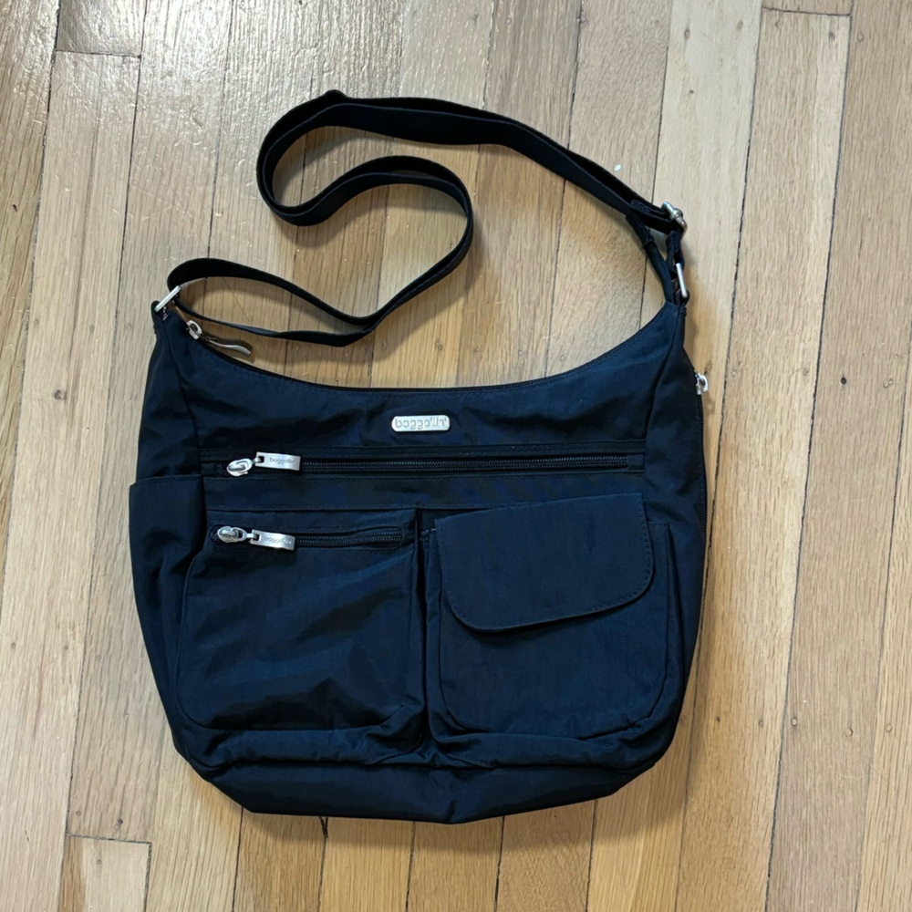 Baggallini Modern Everywhere Bag in Black
